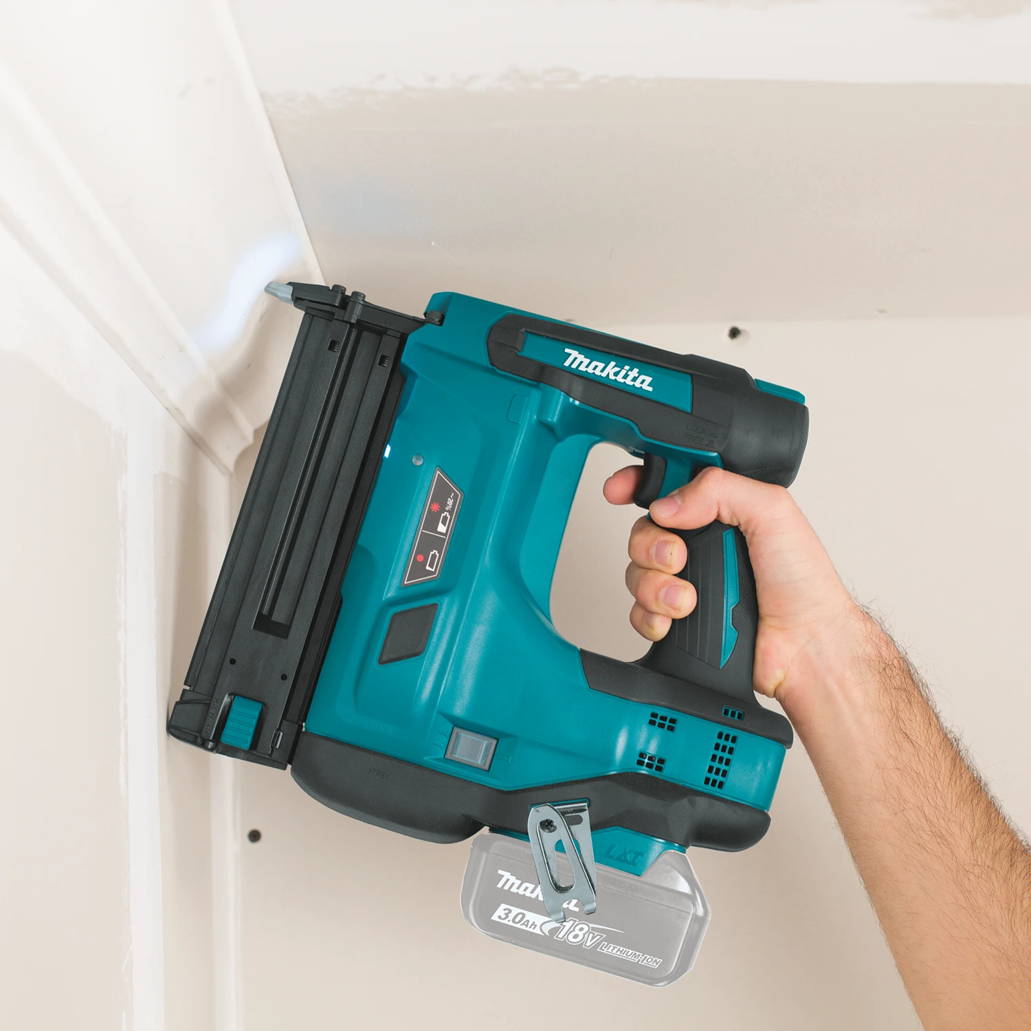 Makita XNB01Z 18V LXT Lithium-Ion Cordless 2" Brad Nailer (Tool Only) 6 Makita XNB01Z 18V LXT Lithium-Ion Cordless 2" Brad Nailer (Tool Only) - Image 4
