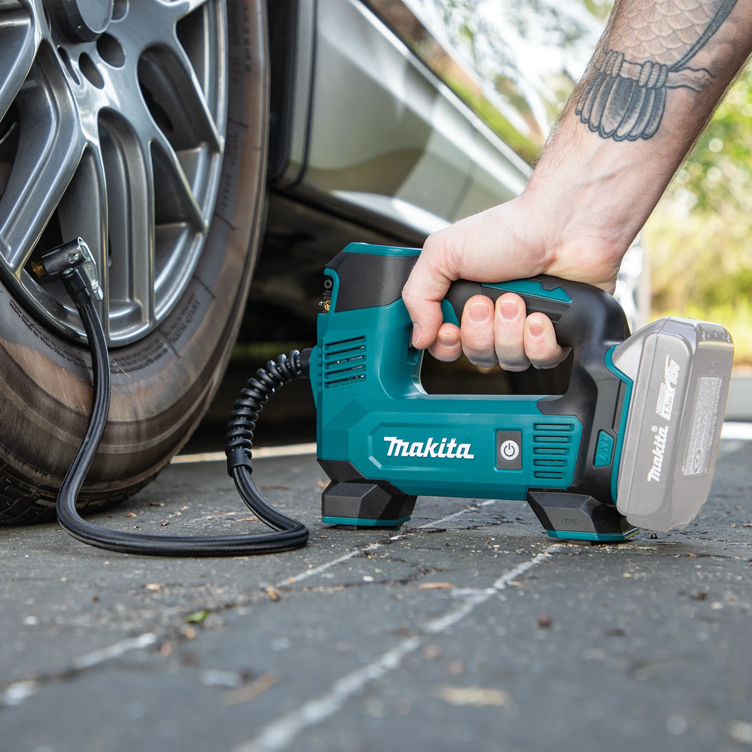 Makita DMP180ZX 18V LXT Lithium-Ion Cordless Inflator (Tool Only) 4 Makita DMP180ZX 18V LXT Lithium-Ion Cordless Inflator (Tool Only) - Image 2