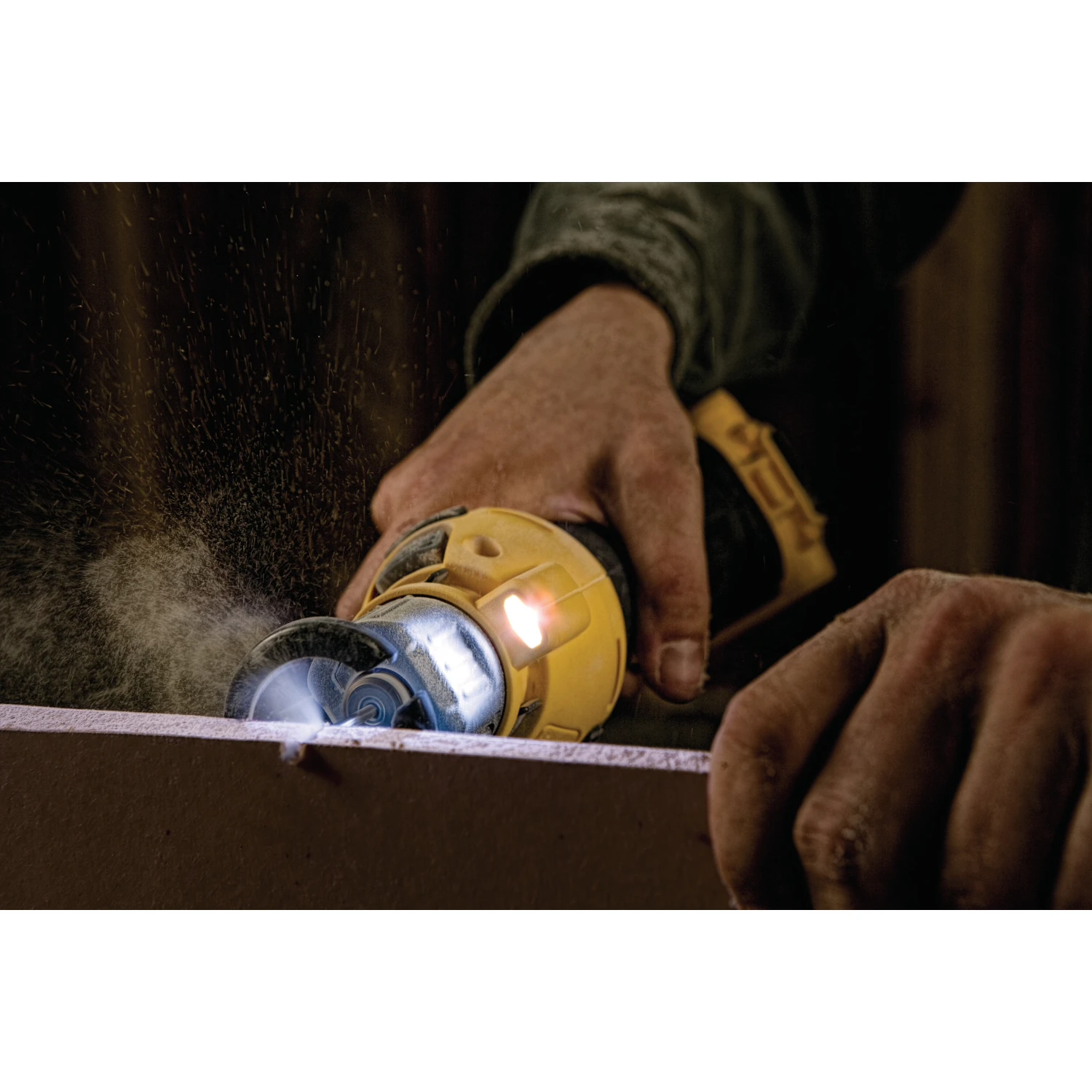 DeWalt DCS551D2 Cut-Out Tool Kit 5 DeWalt DCS551D2 Cut-Out Tool Kit - Image 3