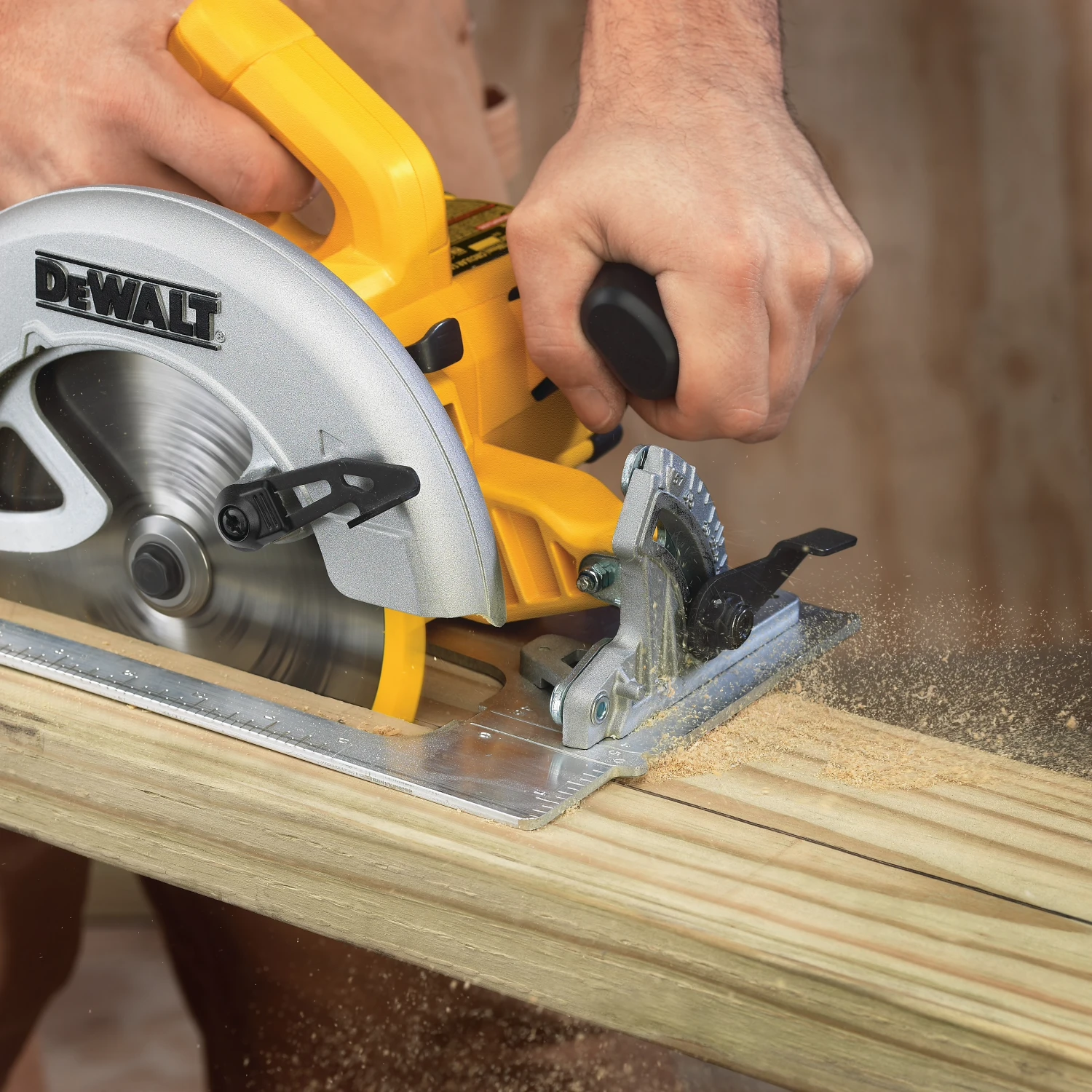 DeWalt DWE575 7-1/4" Lightweight Circular Saw 6 DeWalt DWE575 7-1/4" Lightweight Circular Saw - Image 4