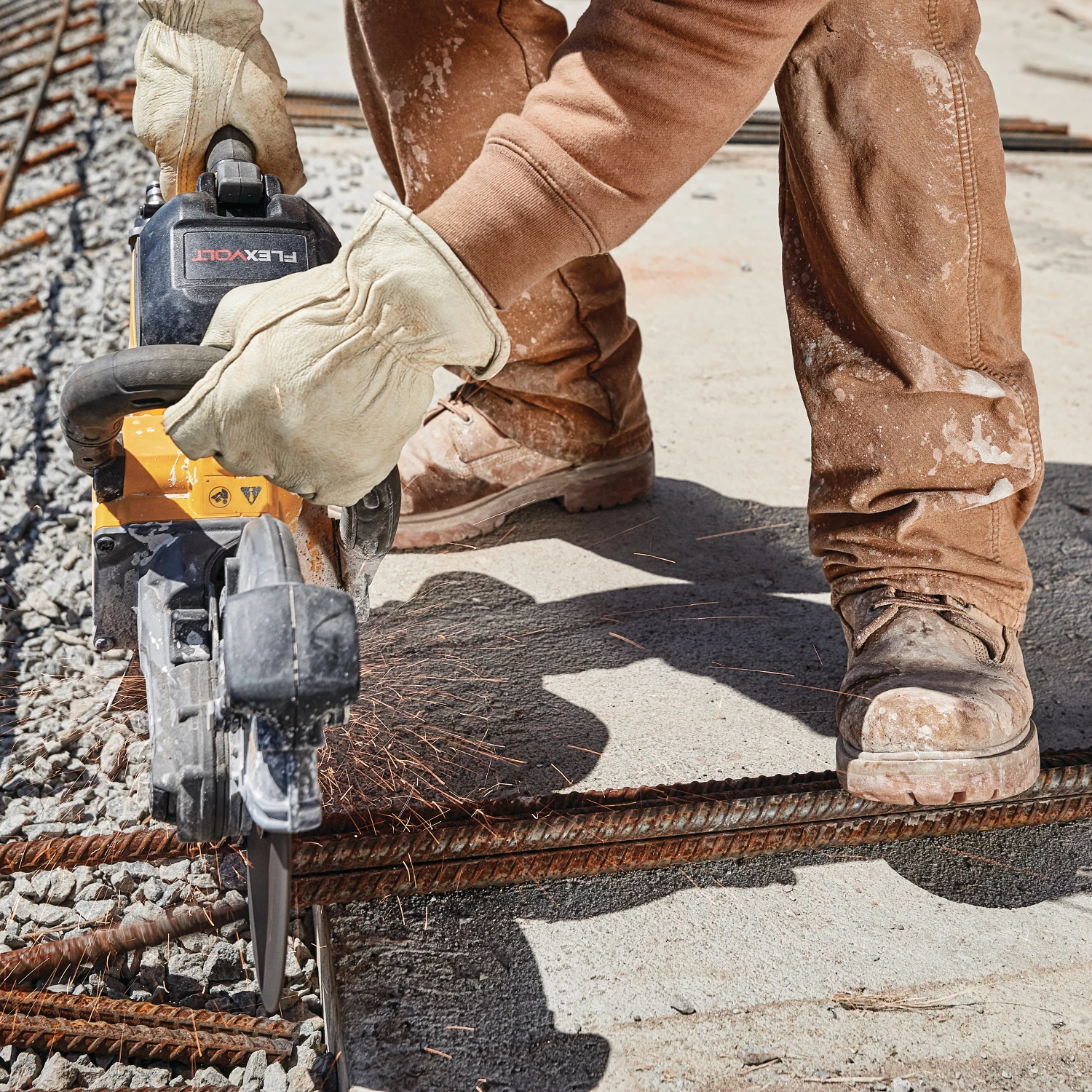 DeWalt DCS692X2 60V Max FlexVolt 9" Cut-Off Saw Kit 4 DeWalt DCS692X2 60V Max FlexVolt 9" Cut-Off Saw Kit - Image 2