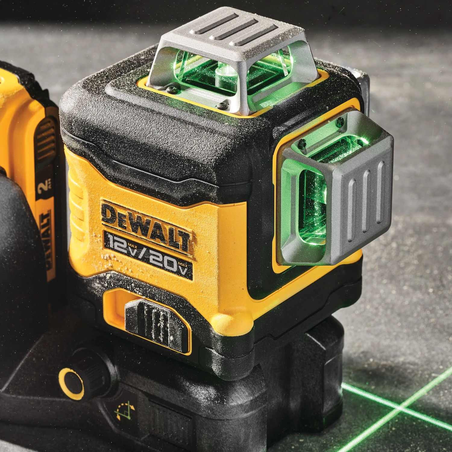 DeWalt DCLE34030GB 20V Max 3 X 360 Green Line Laser (Tool Only) 4 DeWalt DCLE34030GB 20V Max 3 X 360 Green Line Laser (Tool Only) - Image 2